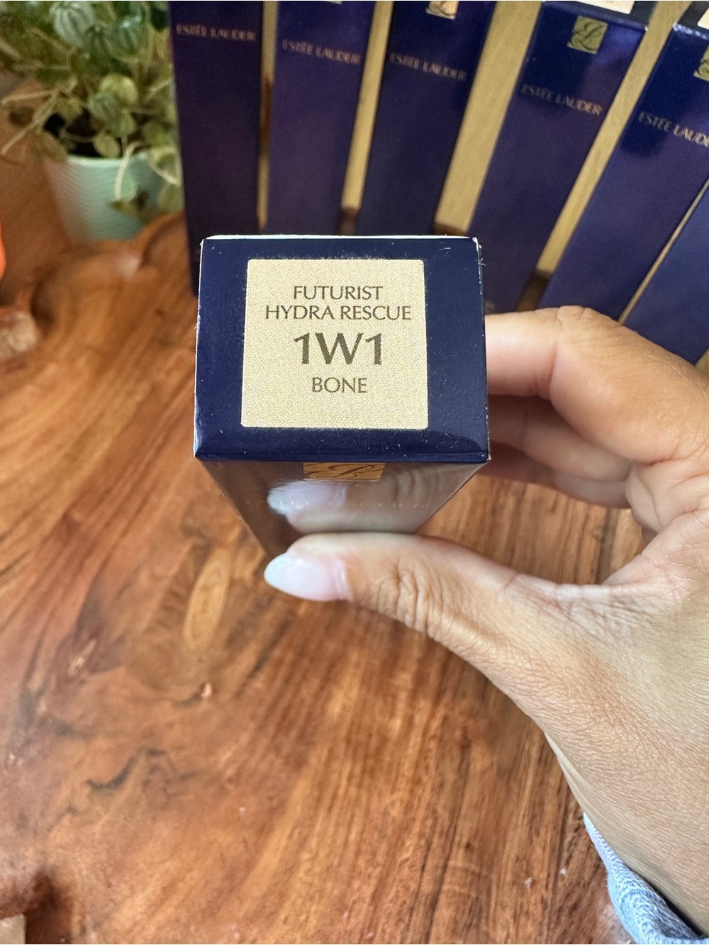 Estée Lauder Futurist Hydra Rescue Moisturizing Makeup 1W1 BONE